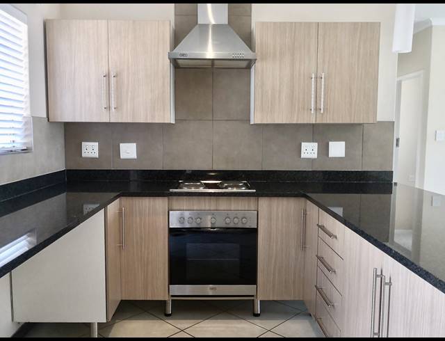 3 BEDROOM TOWNHOUSE FOR SALE IN MOOIKLOOF RIDGE